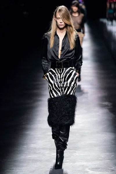 Look 10